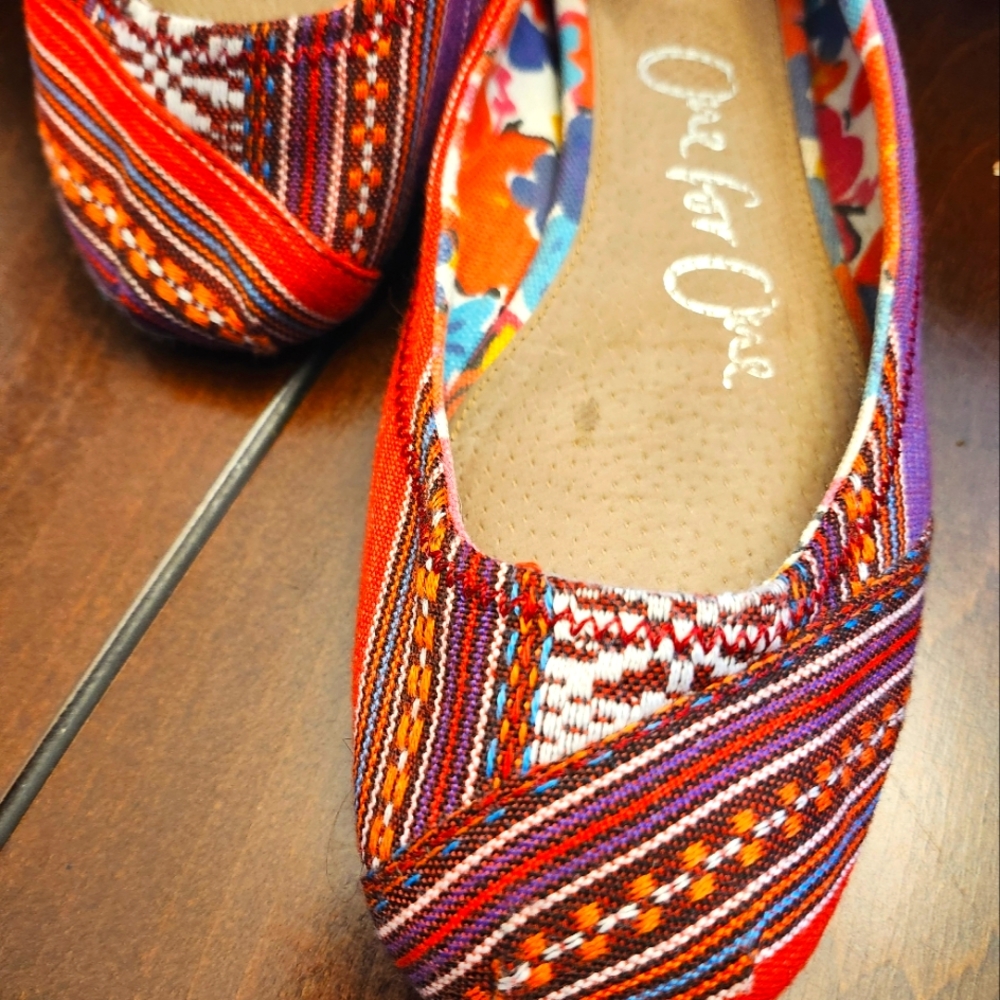 Toms Multicoloured Hemp style slip ons- women's size 9